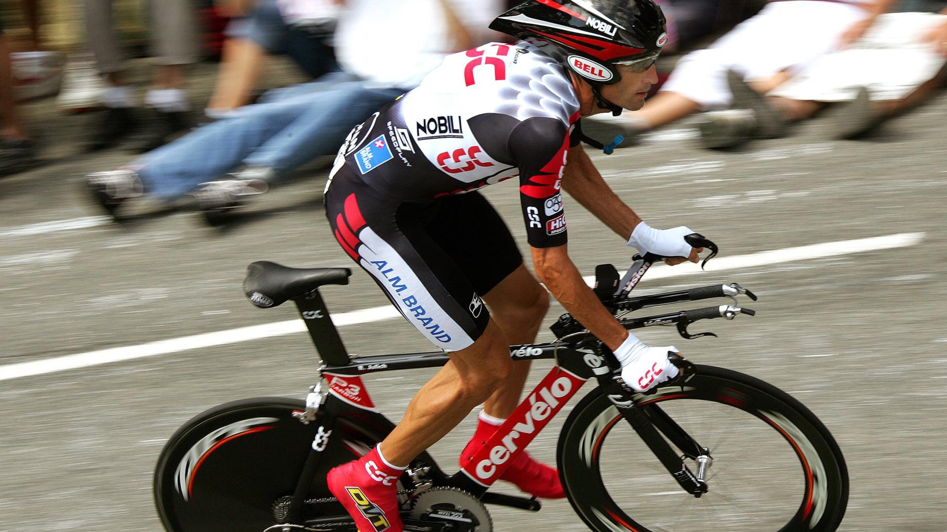 中上游球队与中下游球队阵型风格对比解析，上游 中游 下游